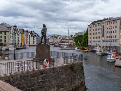 Skårungen - Fisher Boy statue by Knut Skinnarland (1967) Ålesund Alesund city centre, Norway